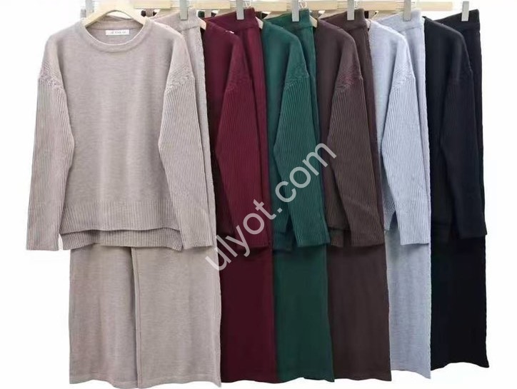 КОСТЮМ (ONE SIZE 48-52) МИКС 617