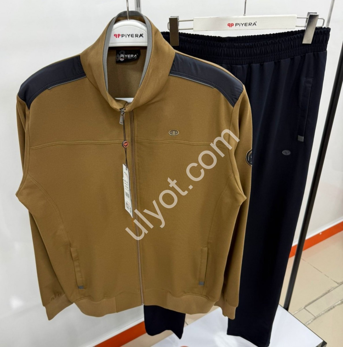 CПОРТ.КОСТЮМ ПИЕРА (XL-3XL) ПРЯМОЙ ГОРЧИЦА 7937
