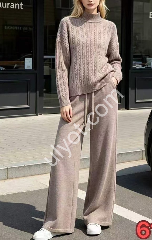КОСТЮМ (ONE SIZE 48-52) МИКС 618