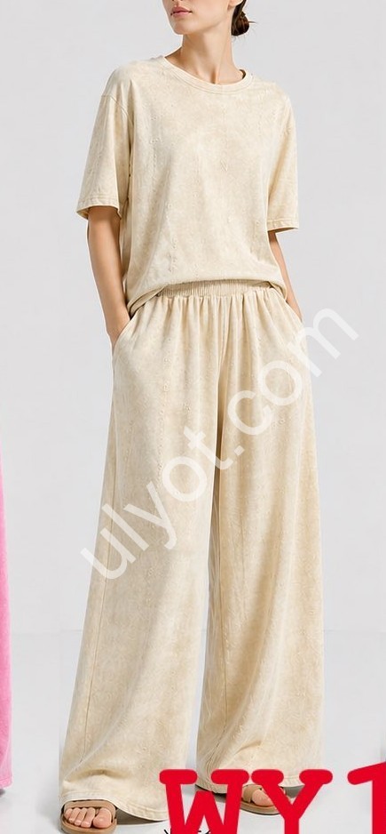 КОСТЮМ (44-50) КРЕМ 136